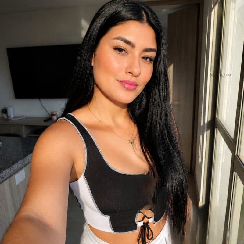 Jade Collins — foto 1
