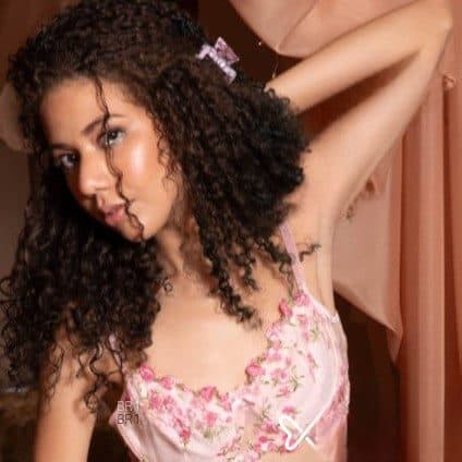 Zoe Smith — foto 1